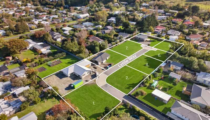 2 Lyttle Way, Featherston