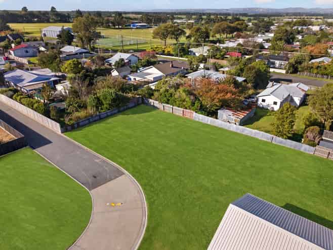 2 Lyttle Way, Featherston