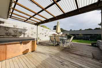 8 Kaitawa Crescent, Paraparaumu