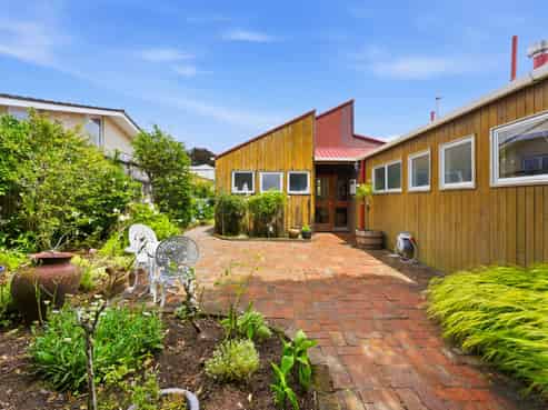 5 Magnolia Drive, Westown