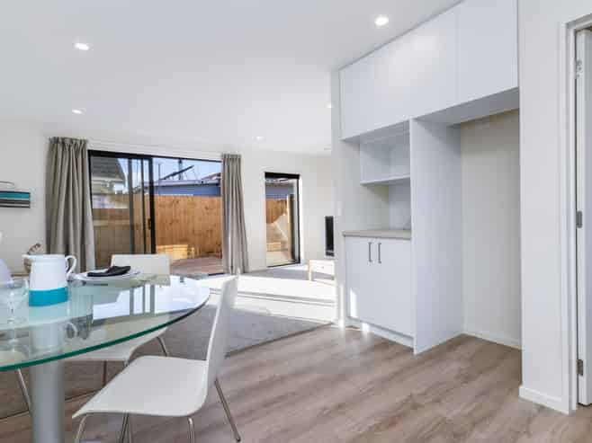2/11 Hulbert Street, Linwood