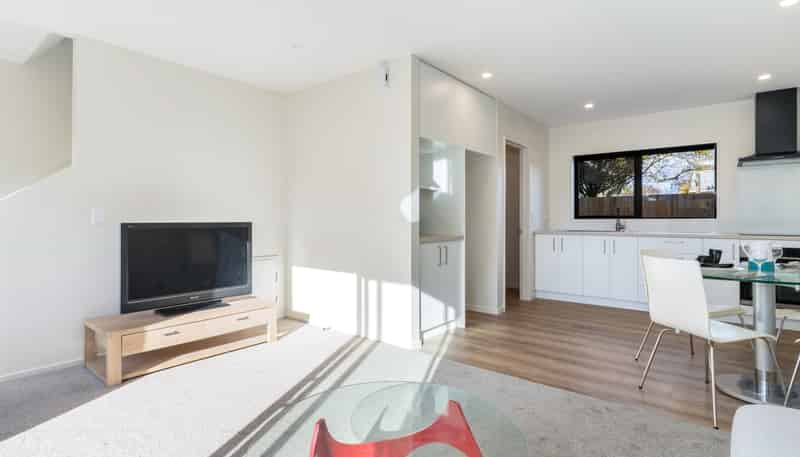 2/11 Hulbert Street, Linwood