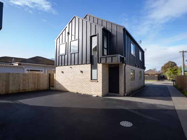 2/11 Hulbert Street, Linwood