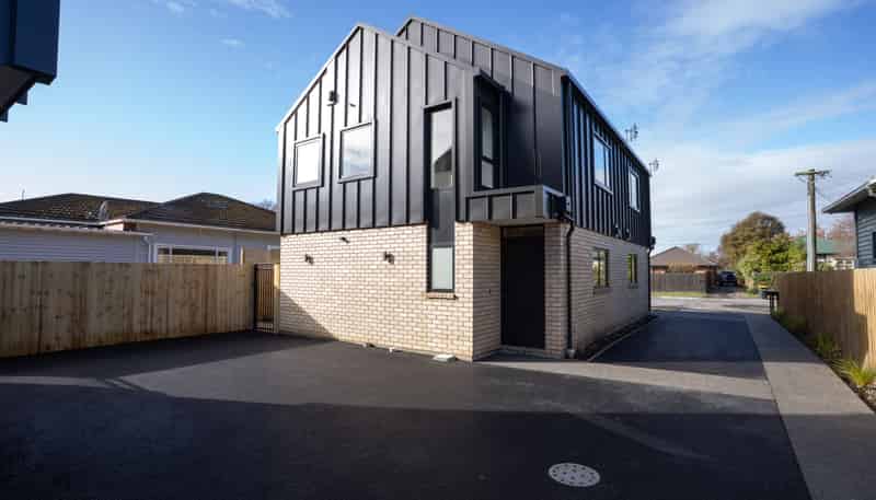 2/11 Hulbert Street, Linwood