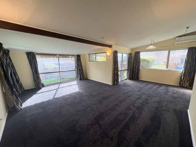 212 Sunnybank Crescent, Camberley
