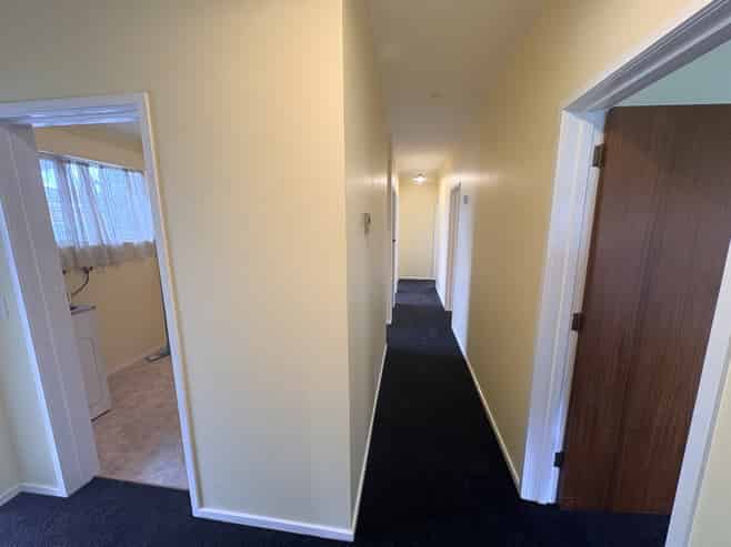 212 Sunnybank Crescent, Camberley
