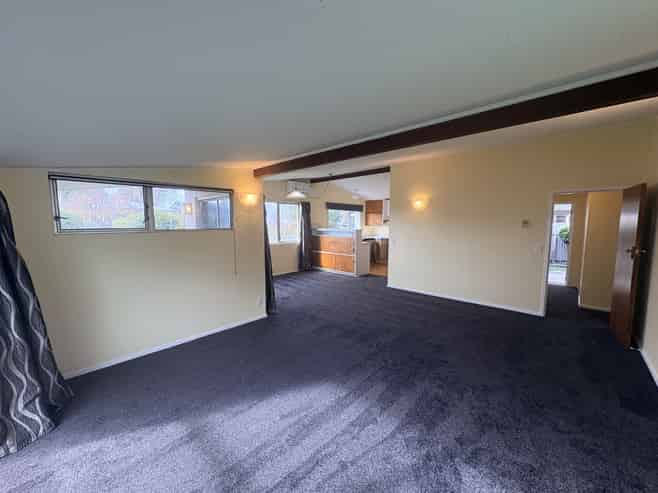 212 Sunnybank Crescent, Camberley