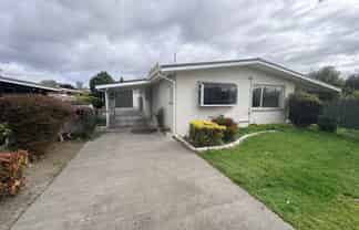 212 Sunnybank Crescent, Camberley