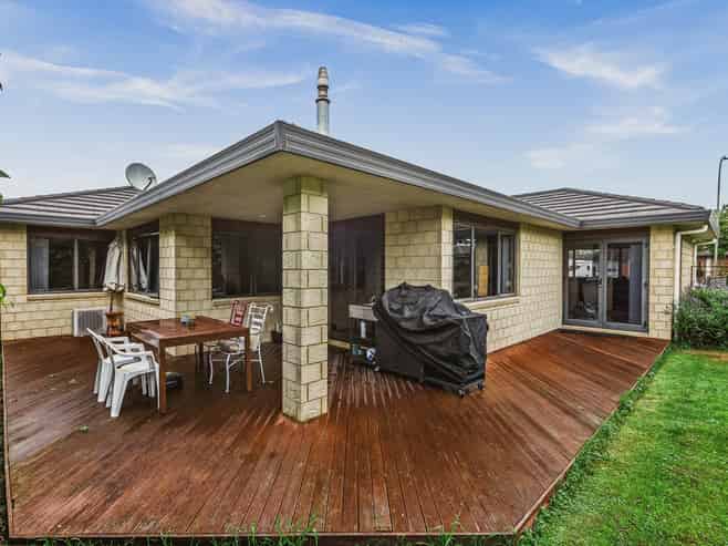 15 Delta Mews Place, Clive