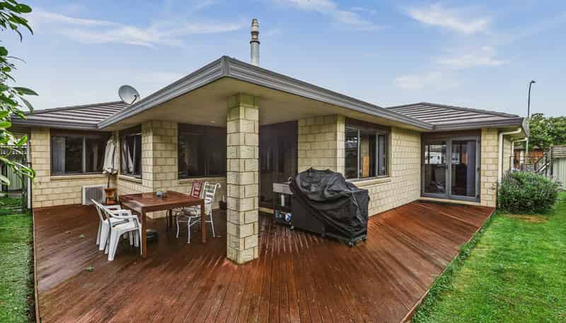 15 Delta Mews Place, Clive