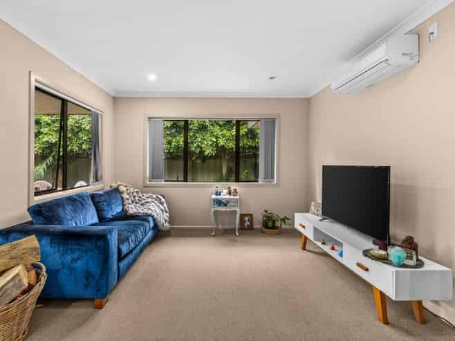 15 Delta Mews Place, Clive