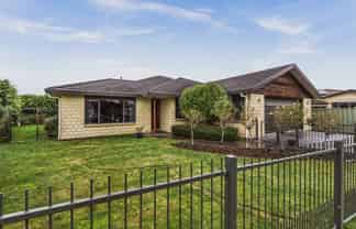 15 Delta Mews Place, Clive
