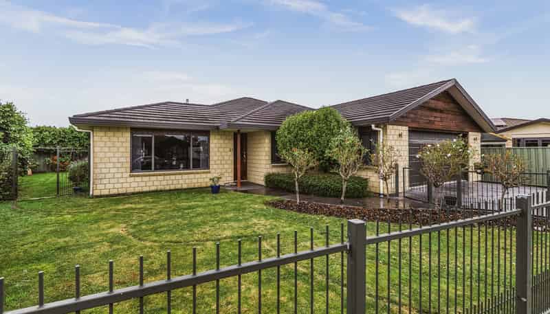 15 Delta Mews Place, Clive