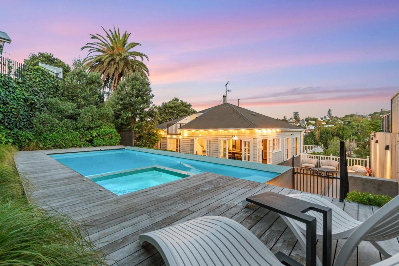Large home with pool and spa – pohled 2
