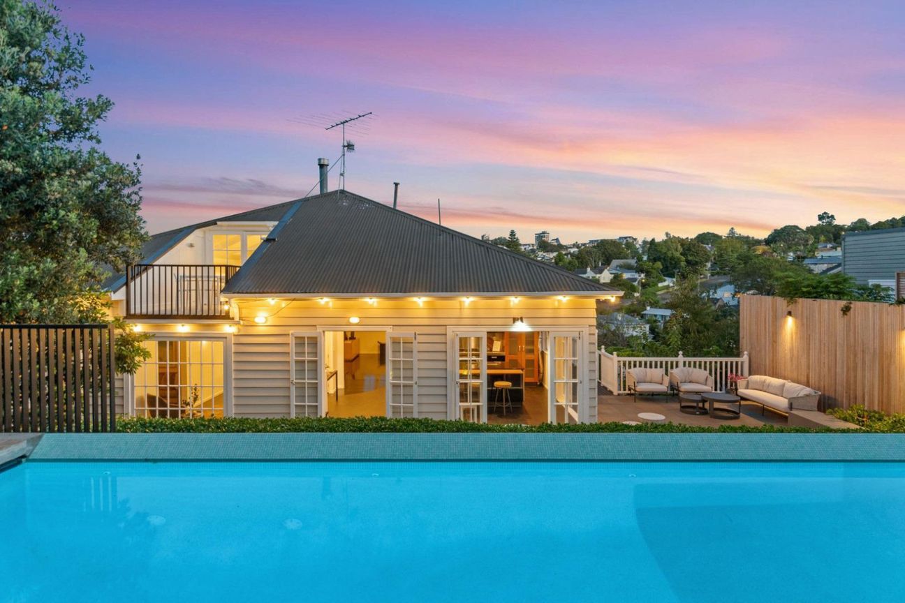 Large home with pool and spa – pohled 5