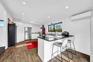 12 Sunlands Drive, Manurewa