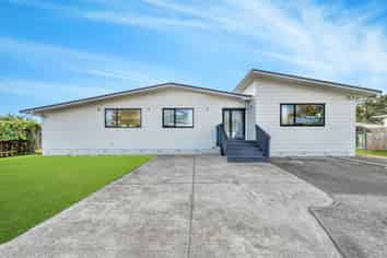 12 Sunlands Drive, Manurewa