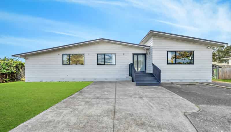 12 Sunlands Drive, Manurewa