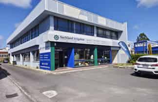 High-Profile Greenlane Showroom Opportunity