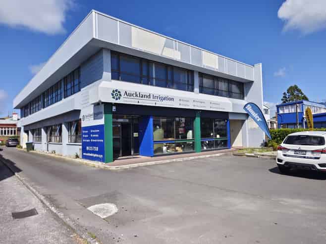 High-Profile Greenlane Showroom Opportunity
