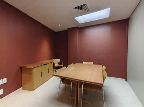 High-Profile Greenlane Showroom Opportunity