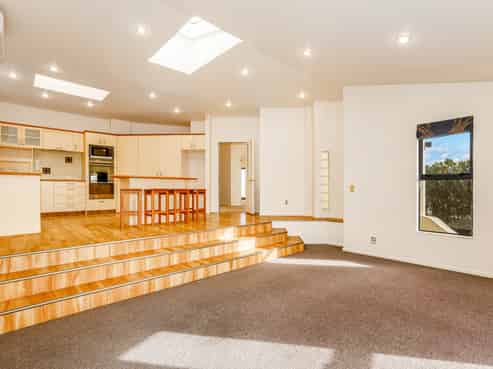 10 Signallers Grove, Strathmore Park