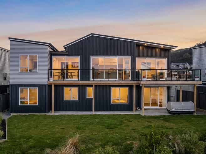 32 Hokioi Drive, Porirua