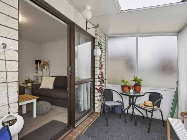1/6 Hoyle Place, Westown