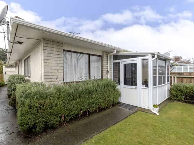 1/6 Hoyle Place, Westown