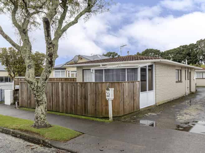 1/6 Hoyle Place, Westown