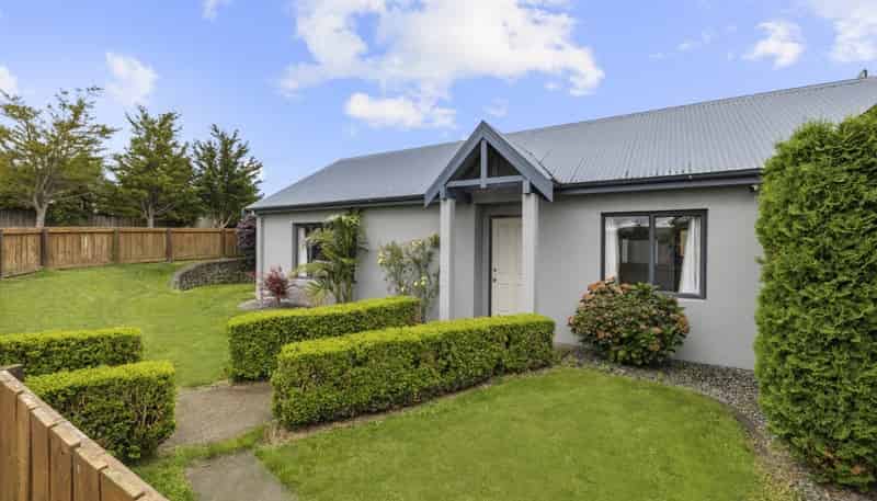 54 Brymer Road, Grandview Heights