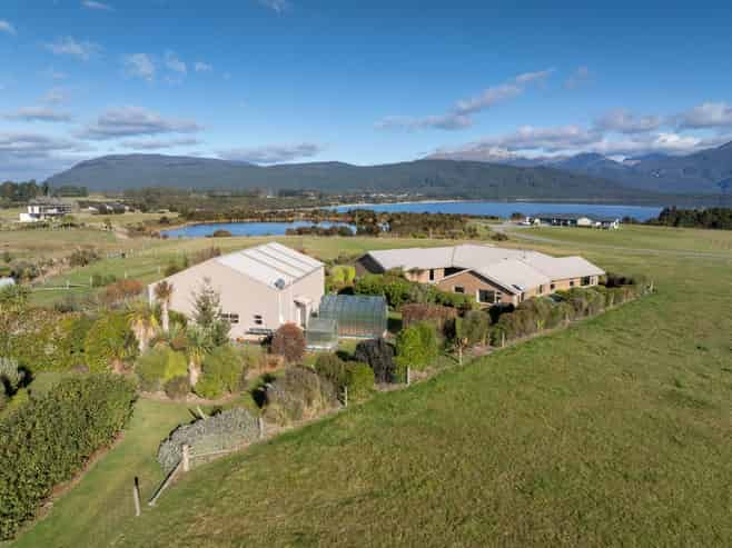 73 Holmwood Road, Manapouri