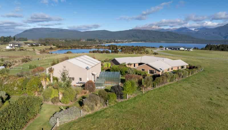 73 Holmwood Road, Manapouri