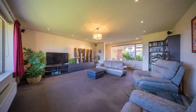 73 Holmwood Road, Manapouri