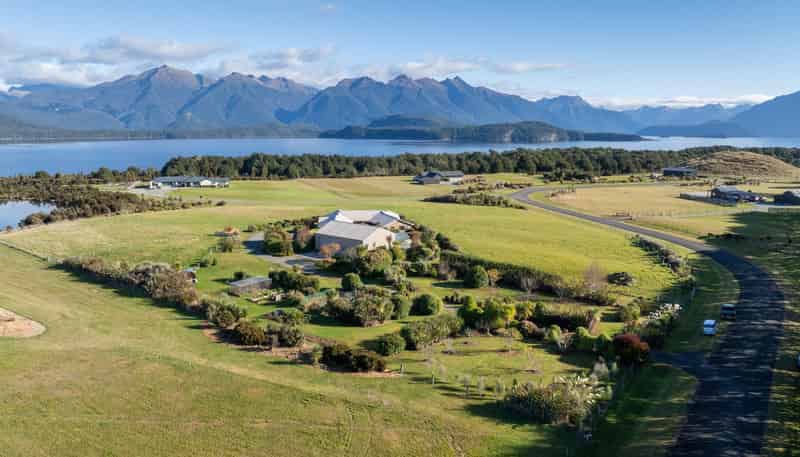 73 Holmwood Road, Manapouri