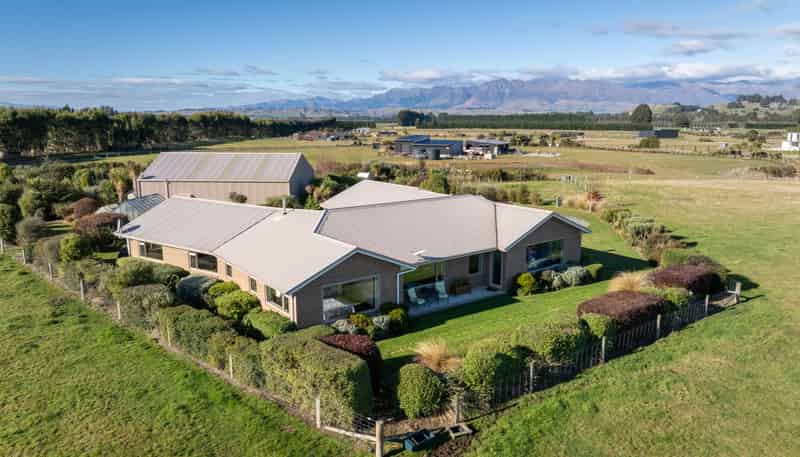 73 Holmwood Road, Manapouri