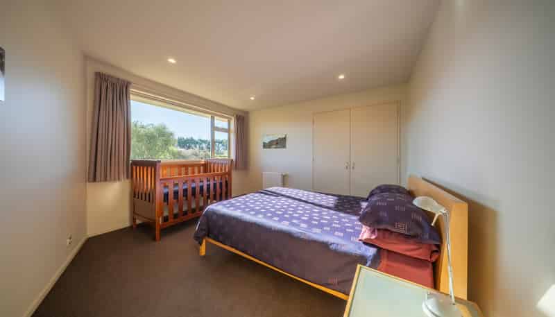 73 Holmwood Road, Manapouri