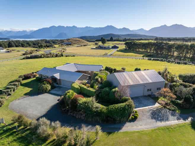73 Holmwood Road, Manapouri
