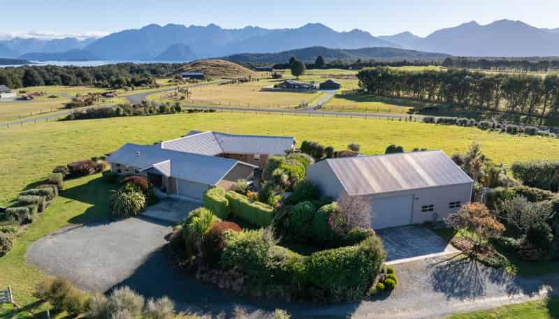 73 Holmwood Road, Manapouri