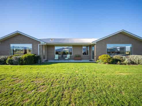 73 Holmwood Road, Manapouri