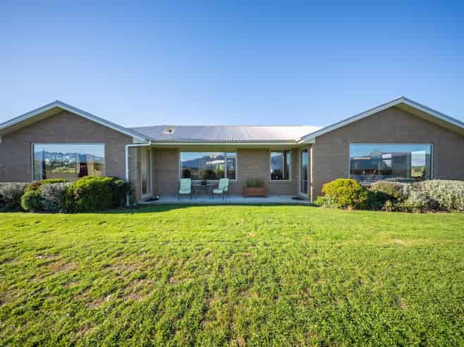 73 Holmwood Road, Manapouri