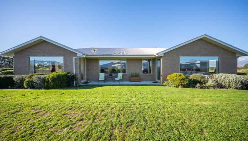73 Holmwood Road, Manapouri