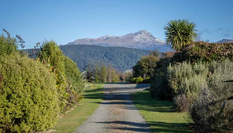 73 Holmwood Road, Manapouri