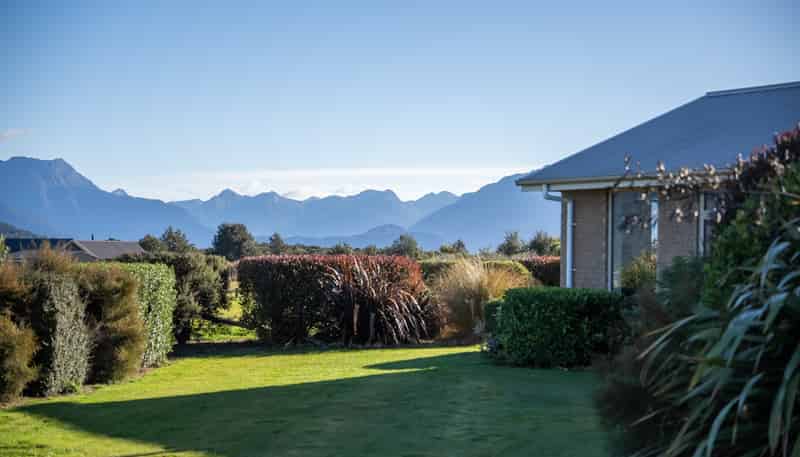 73 Holmwood Road, Manapouri