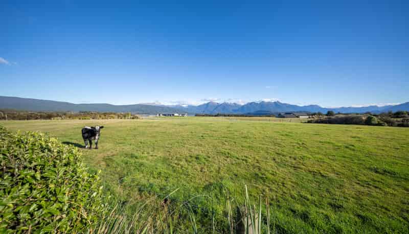 73 Holmwood Road, Manapouri