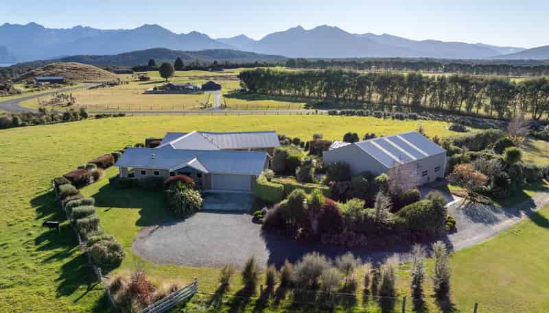 73 Holmwood Road, Manapouri