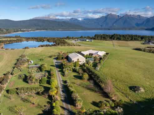 73 Holmwood Road, Manapouri