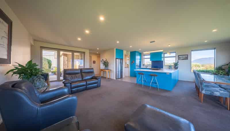 73 Holmwood Road, Manapouri