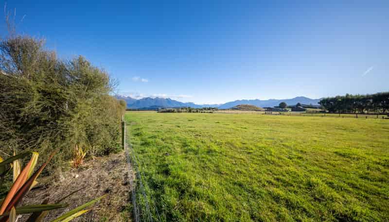 73 Holmwood Road, Manapouri