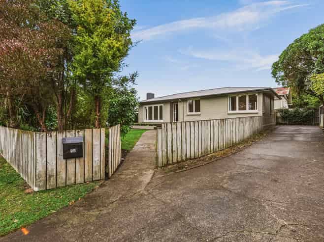 14 Lipscombe Crescent, Havelock North